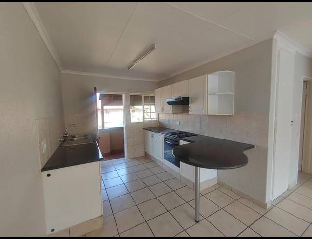 2 BEDROOM PROPERTY TO RENT IN KENLEAF